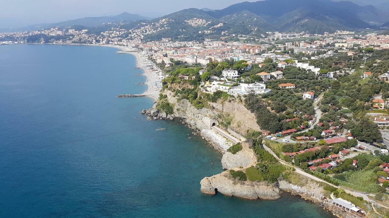 B&B Capo Torre Resort & Spa Albisola Superiore Exterior photo